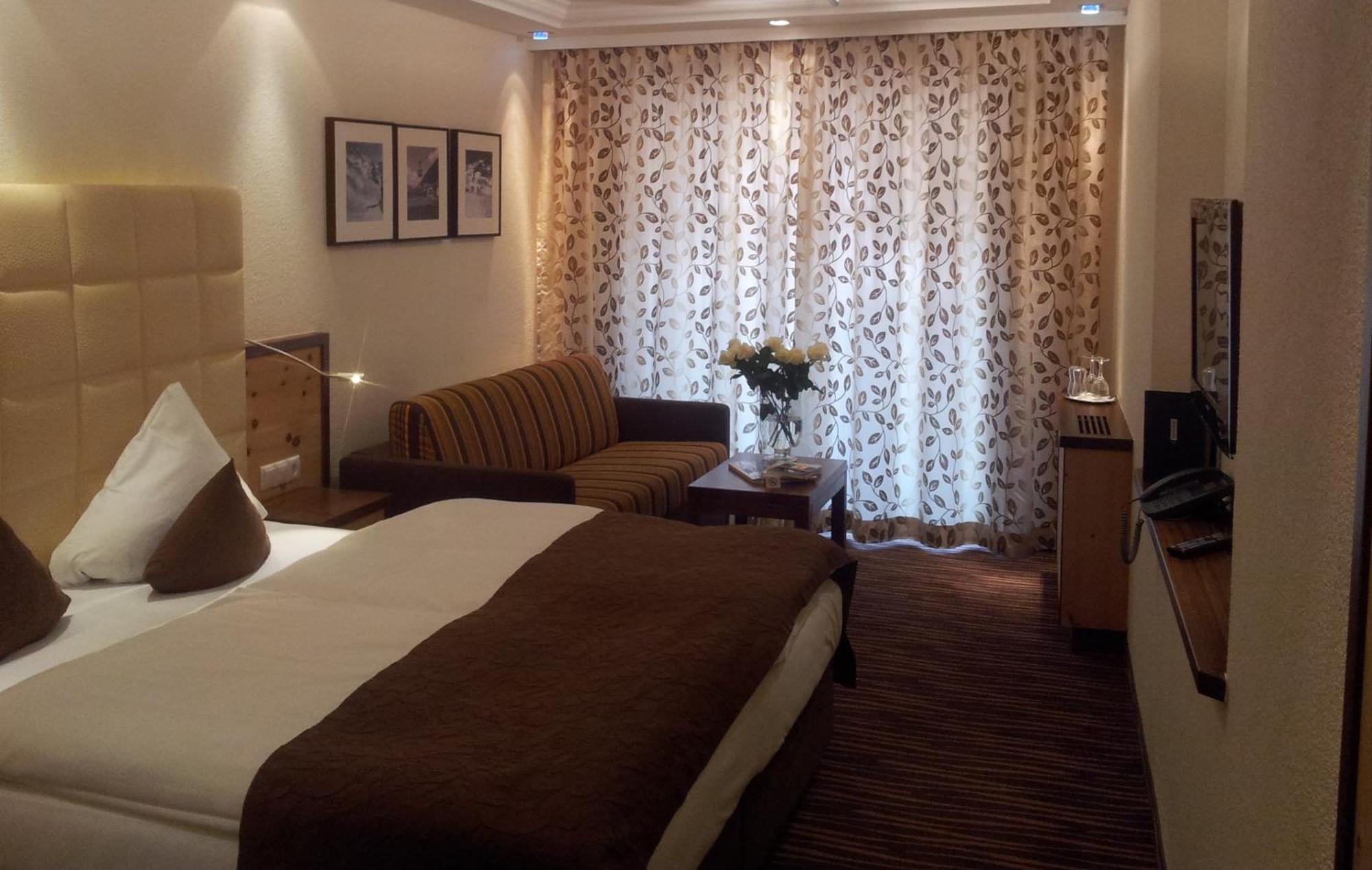 Superior Gourmethotel Yscla Ischgl Room photo
